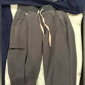 GRAY FIGS SCRUBS SET- JOGGERS WITH ONE POCKET TOP!